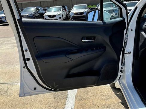 Used 2025 Nissan Versa SV w/ Trunk Package FWD image 16