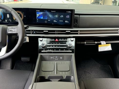 New 2025 Hyundai Santa Fe SE image 4