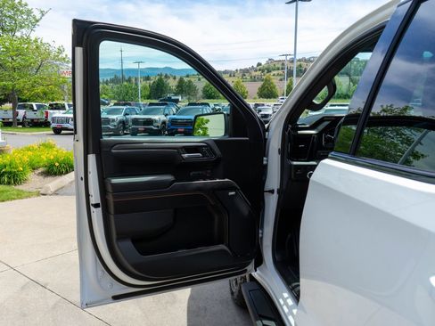 Used 2025 GMC Sierra 1500 AT4 w/ AT4 Premium Package AWD/4WD image 18