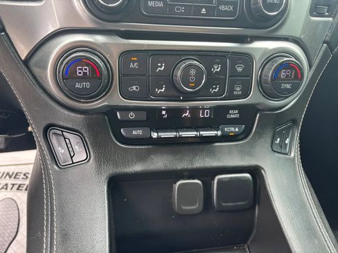 Used 2019 Chevrolet Suburban LT RWD image 18