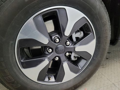 Used 2022 Jeep Grand Cherokee Limited 4xe image 31