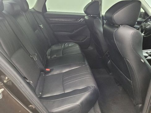 Used 2018 Honda Accord Touring image 19