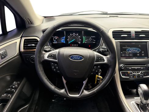 Used 2016 Ford Fusion SE w/ Equipment Group 202A image 14