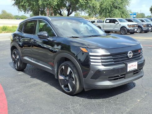 Used 2025 Nissan Kicks SR FWD image 5