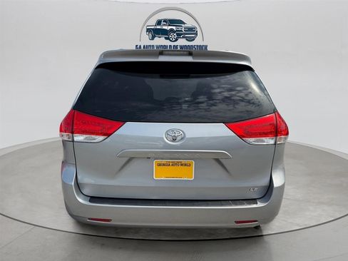 Used 2014 Toyota Sienna LE image 9