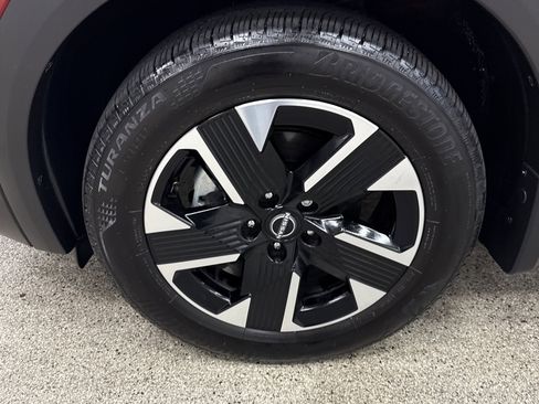 Used 2025 Nissan Kicks SV image 2