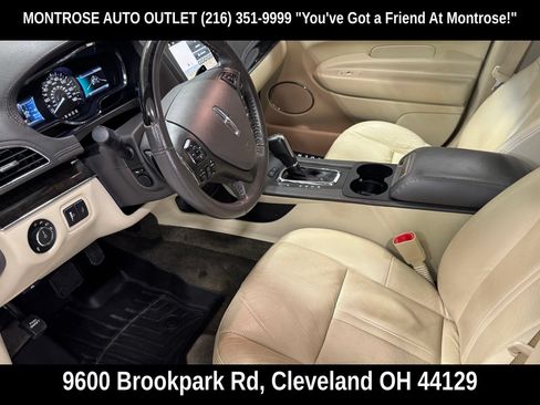 Used 2019 Lincoln MKT AWD image 16