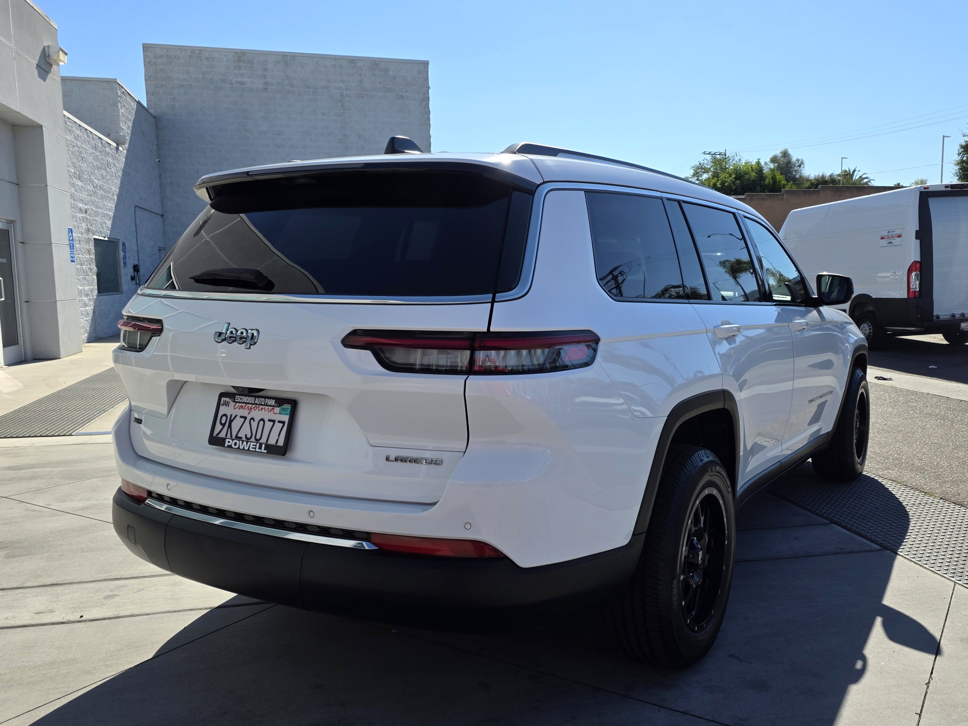 Used 2022 Jeep Grand Cherokee L Laredo RWD image 5