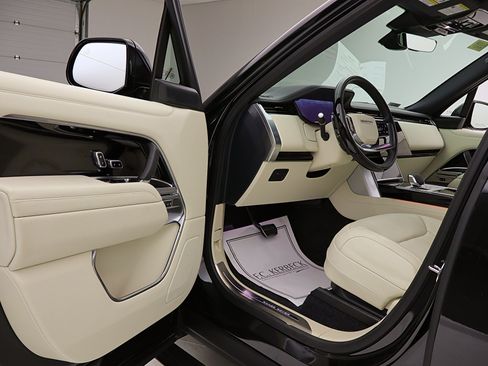Used 2025 Land Rover Range Rover SE AWD/4WD image 21