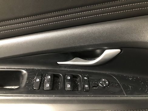 Used 2023 Hyundai Elantra Limited image 20