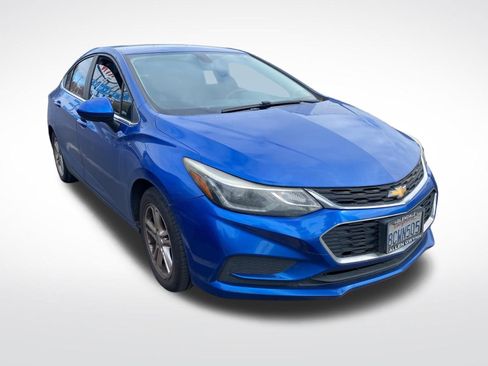 Used 2017 Chevrolet Cruze LT w/ Convenience Package image 3