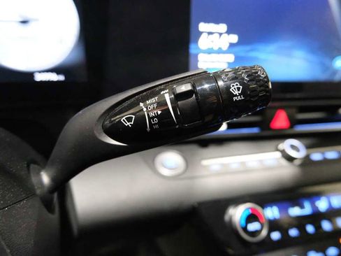 Used 2025 Hyundai Elantra SEL image 39