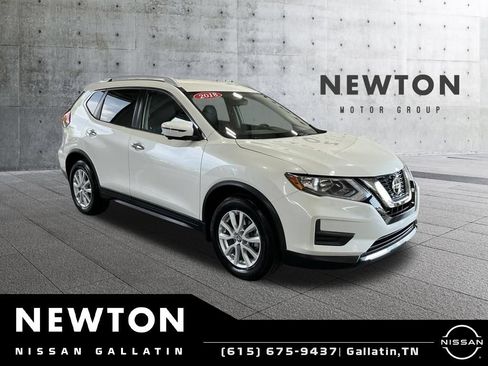 Used 2018 Nissan Rogue SV w/ Premium Package FWD image 1