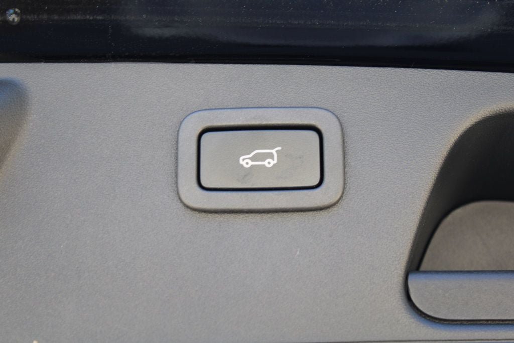 Used 2020 Jaguar E-PACE AWD/4WD image 10