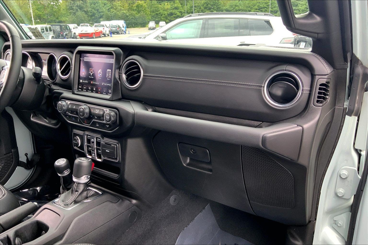 Used 2023 Jeep Wrangler Unlimited Sahara w/ Cold Weather Group AWD/4WD image 18