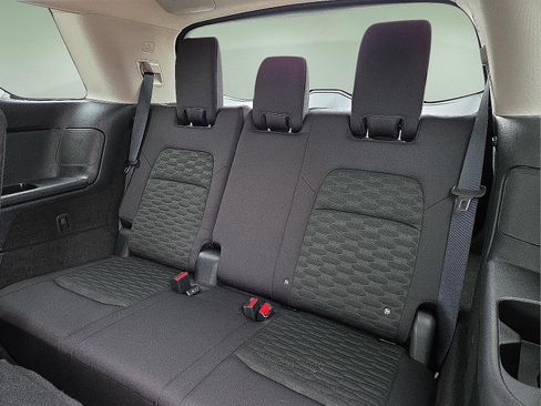 Used 2025 Nissan Pathfinder SV image 10