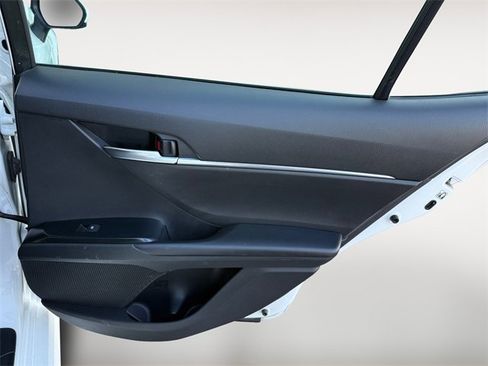 Used 2018 Toyota Camry SE image 25