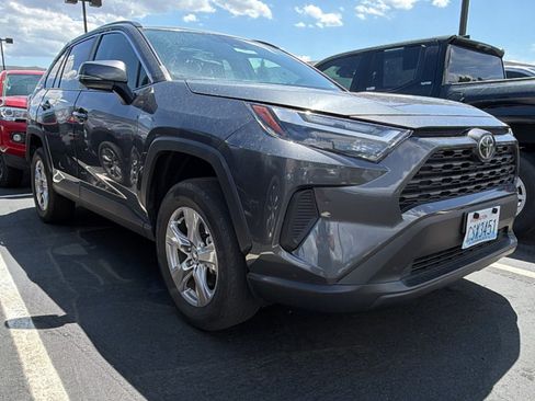 Used 2025 Toyota RAV4 XLE AWD/4WD image 1