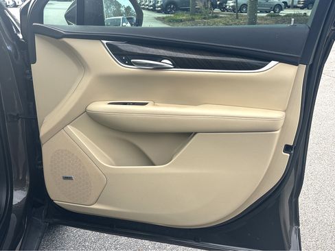 Used 2019 Cadillac XT5 FWD image 10