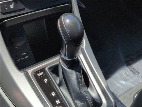 Used 2015 Hyundai Elantra Limited w/ Option Group 05 FWD image 12