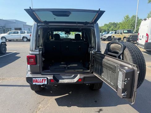 Used 2025 Jeep Wrangler Unlimited Sahara AWD/4WD image 48