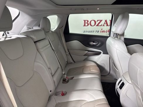 Used 2019 Jeep Cherokee Limited w/ Technology Group image 18