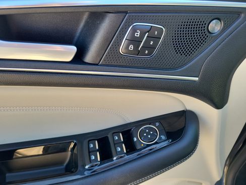 Used 2019 Ford Edge Titanium w/ Equipment Group 301A FWD image 24