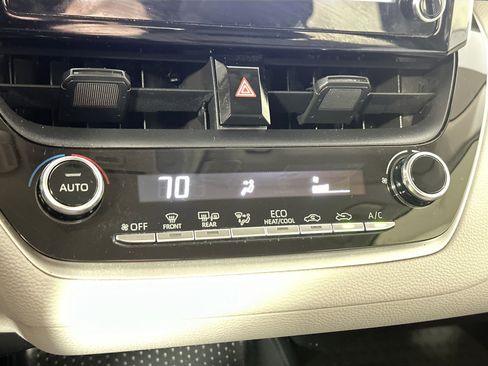 Used 2020 Toyota Corolla LE FWD image 15