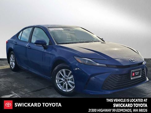 Certified 2025 Toyota Camry LE image 1