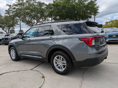 Certified 2025 Ford Explorer Active RWD image 6