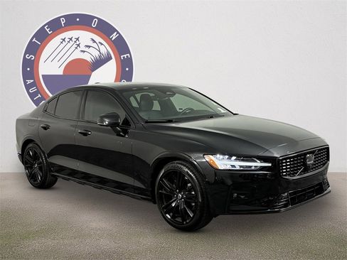 Used 2024 Volvo S60 B5 Plus image 2