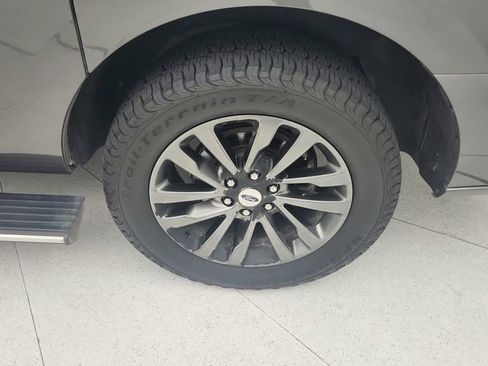 Used 2021 Ford Expedition Max Limited image 28