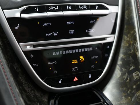 Used 2017 Aston Martin DB11 V12 RWD image 46