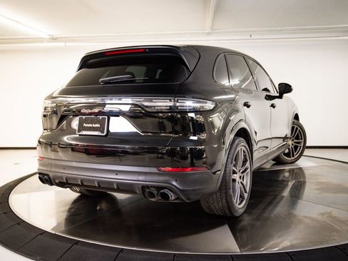 Used 2023 Porsche Cayenne Platinum Edition AWD/4WD image 7