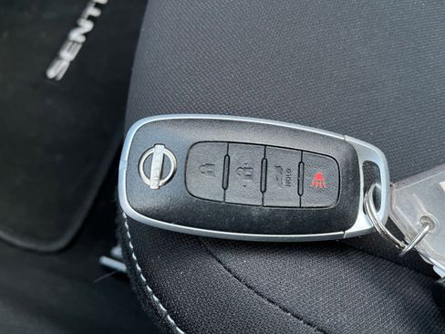 Used 2025 Nissan Sentra SV image 21