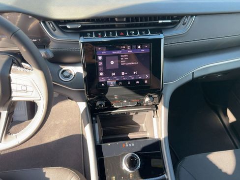 New 2025 Jeep Grand Cherokee L Laredo image 22