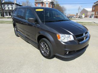Used 2017 Dodge Grand Caravan SXT image 1