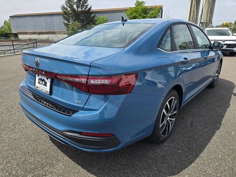 New 2026 Volkswagen Jetta SE FWD image 3
