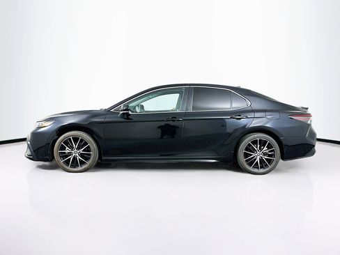 Used 2023 Toyota Camry SE image 4