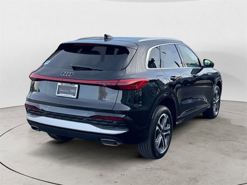 Used 2025 Audi Q5 Premium w/ Convenience Package image 7