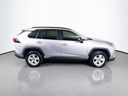 Used 2020 Toyota RAV4 LE image 8