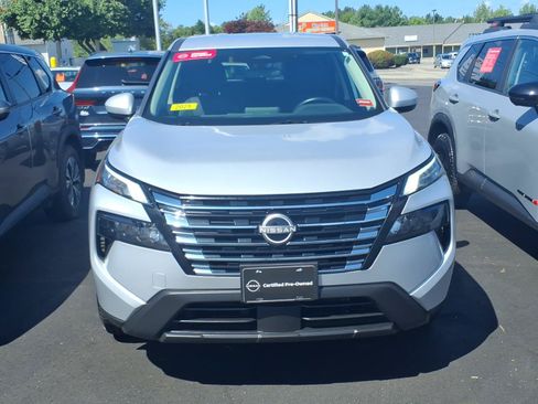 Used 2025 Nissan Rogue SV AWD/4WD image 2