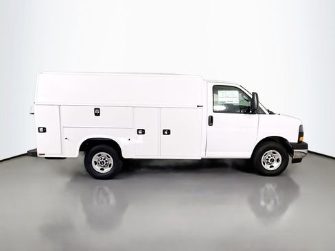 New 2025 GMC Savana 3500 w/ Power Convenience Package RWD image 9