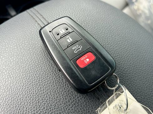 Used 2022 Toyota RAV4 XLE Premium AWD/4WD image 35