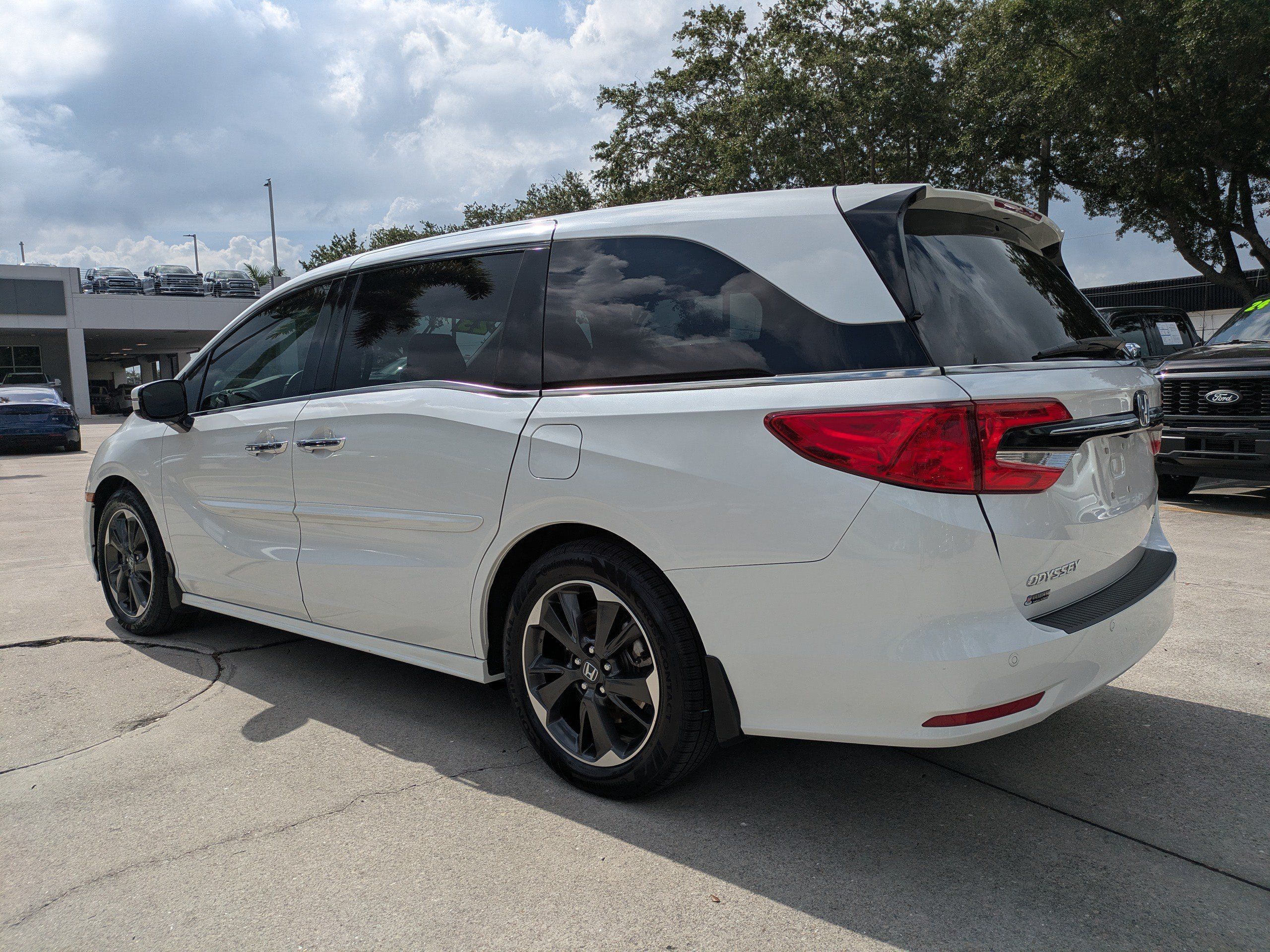 Used 2023 Honda Odyssey Elite image 6