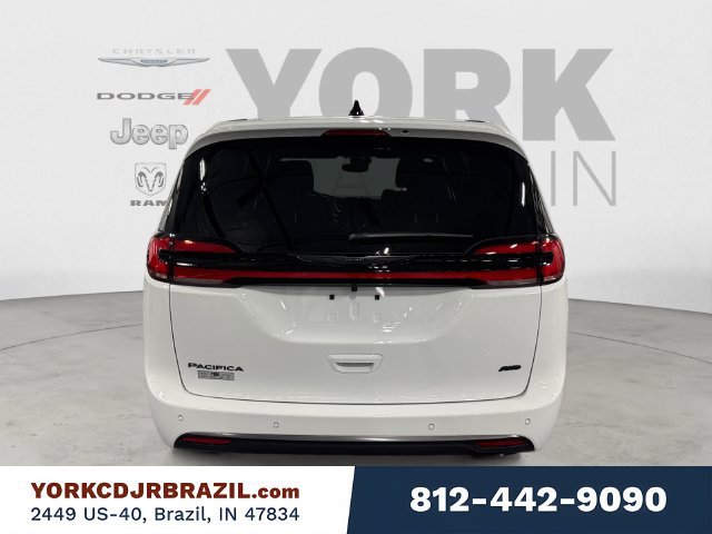 New 2026 Chrysler Pacifica Select AWD/4WD image 4