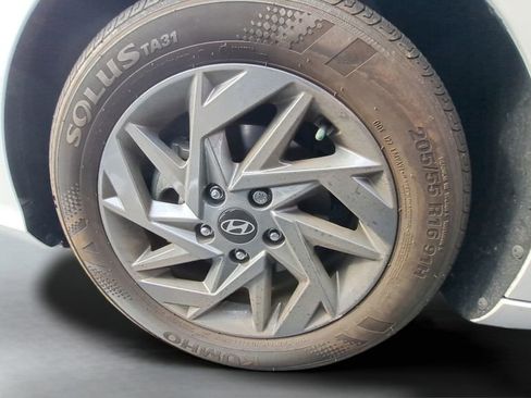 Certified 2024 Hyundai Elantra SEL image 3