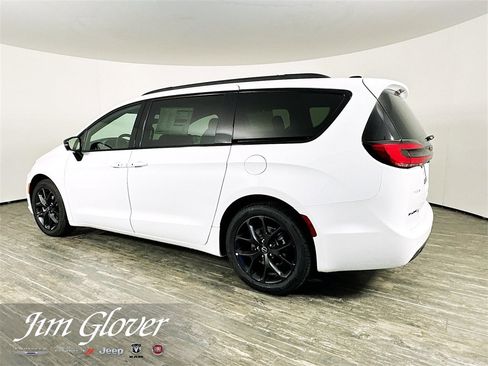 New 2026 Chrysler Pacifica Limited w/ S Appearance Package image 10