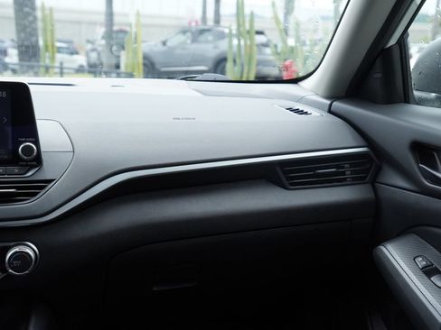 Used 2025 Nissan Altima 2.5 S FWD image 28