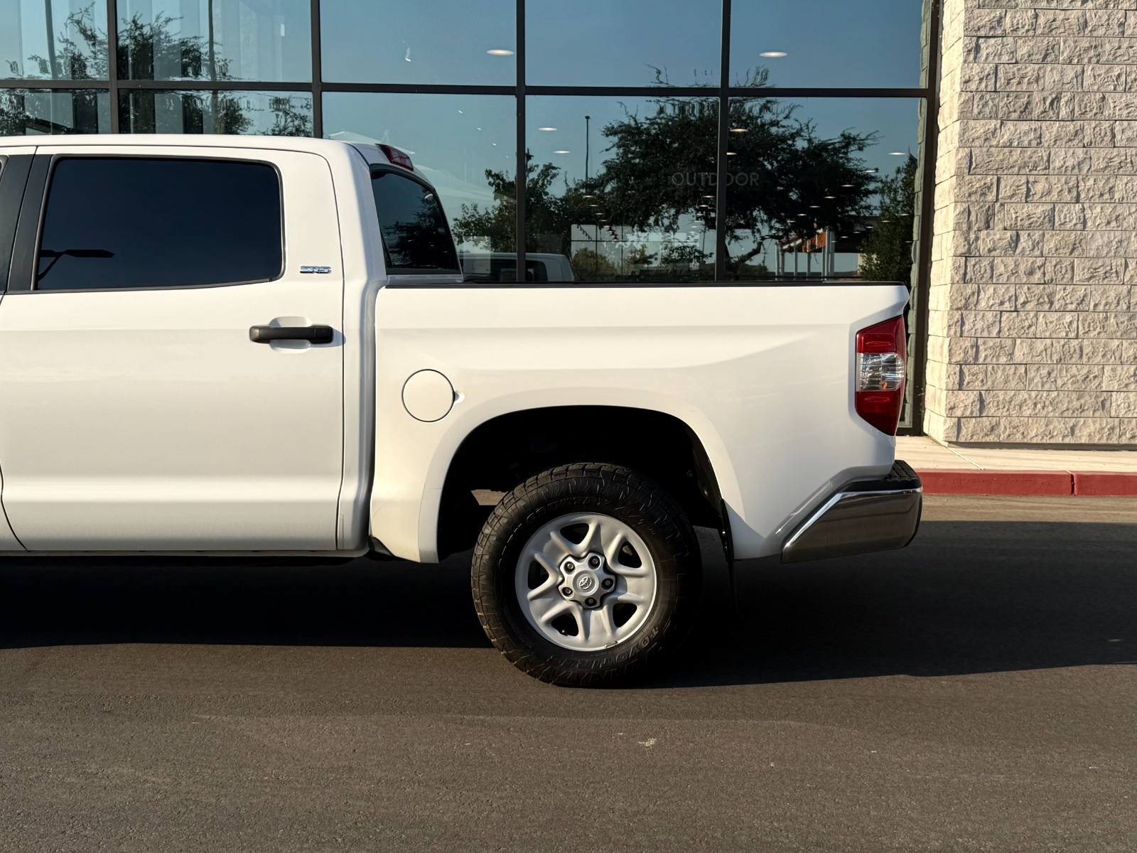 Used 2015 Toyota Tundra SR5 AWD/4WD image 10